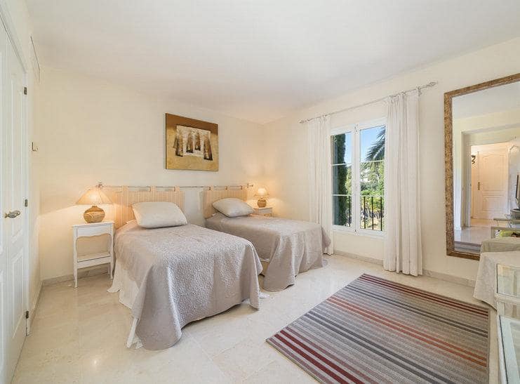 2 bedroom Apartment for sale in Bendinat with pool garage - € 975,000 (Ref: 9740081)