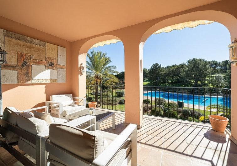 2 bedroom Apartment for sale in Bendinat with pool garage - € 975,000 (Ref: 9740081)