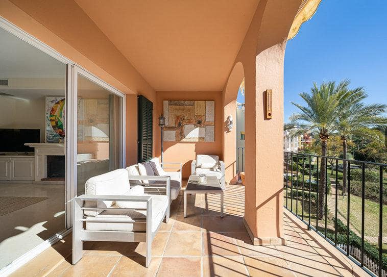 2 bedroom Apartment for sale in Bendinat with pool garage - € 975,000 (Ref: 9740081)