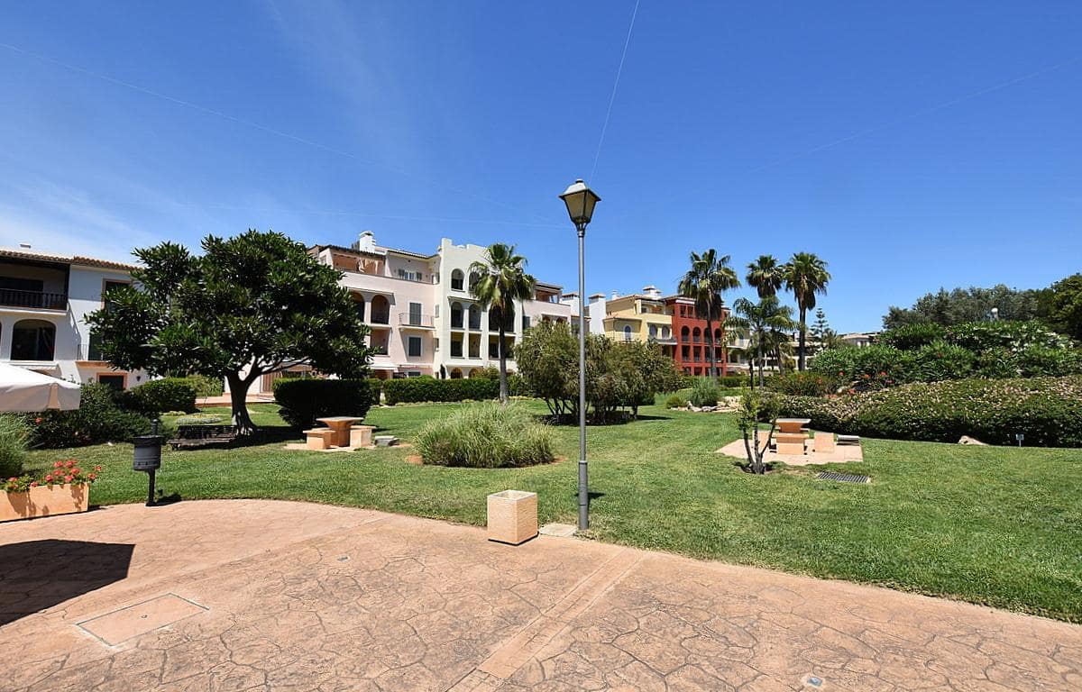 2 bedroom Apartment for sale in Bendinat with pool garage - € 975,000 (Ref: 9740081)