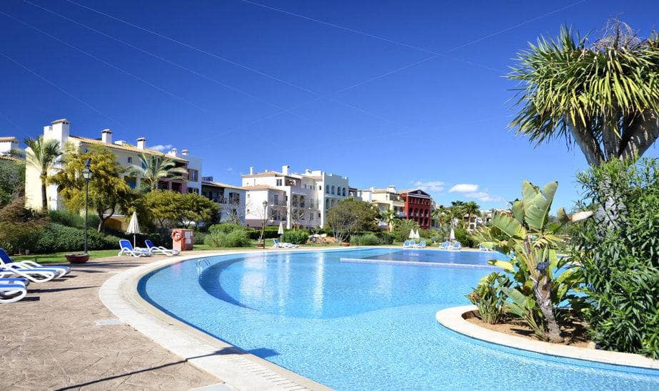 2 bedroom Apartment for sale in Bendinat with pool garage - € 975,000 (Ref: 9740081)