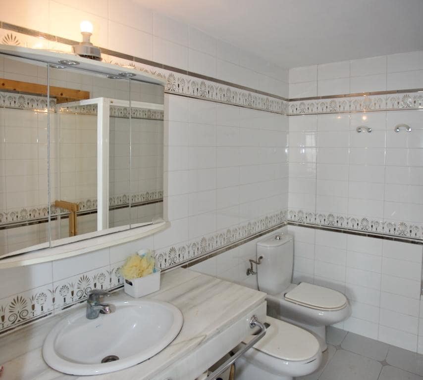 Apartamento de 2 habitaciones en Illetas en venta con piscina garaje - 695.000 € (Ref: 9740237)