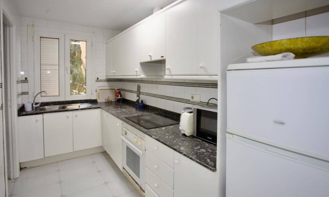 Apartamento de 2 habitaciones en Illetas en venta con piscina garaje - 695.000 € (Ref: 9740237)