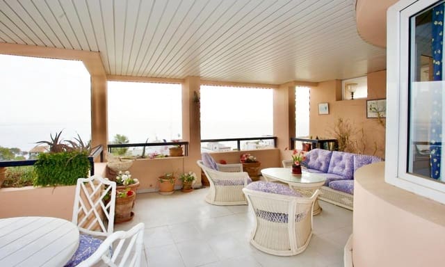 Apartamento de 2 habitaciones en Illetas, Calvià en venta con piscina garaje - 695.000 € (Ref: 9740237)