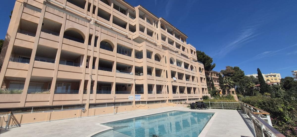 Apartamento de 2 habitaciones en Illetas en venta con piscina garaje - 695.000 € (Ref: 9740237)