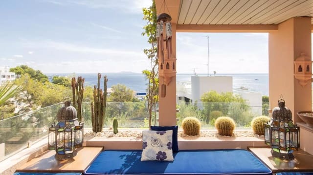 Apartamento de 2 habitaciones en Illetas, Calvià en venta con piscina garaje - 695.000 € (Ref: 9740237)