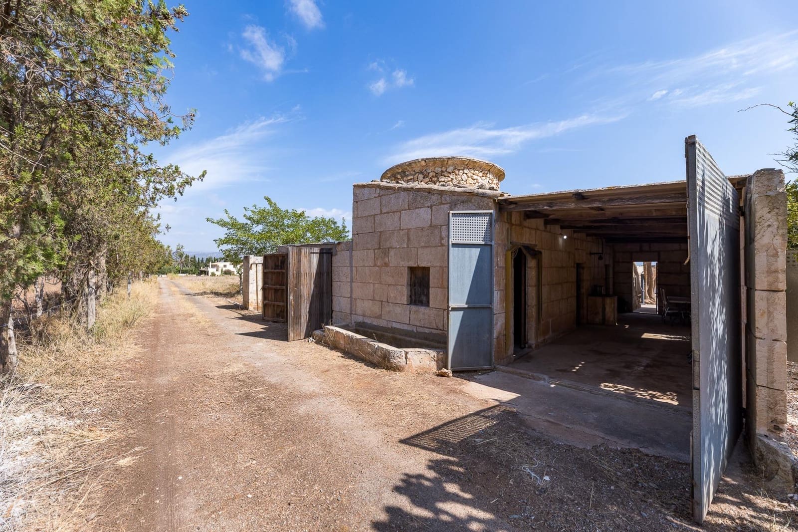 Commercial for sale in Muro - € 480,000 (Ref: 10013337)