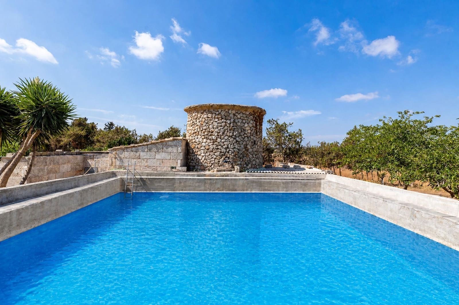 Commercial for sale in Muro - € 480,000 (Ref: 10013337)