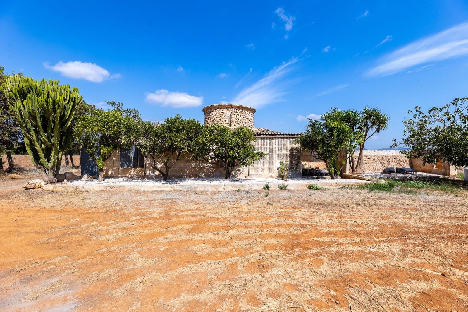 Commercial for sale in Muro - € 480,000 (Ref: 10013337)