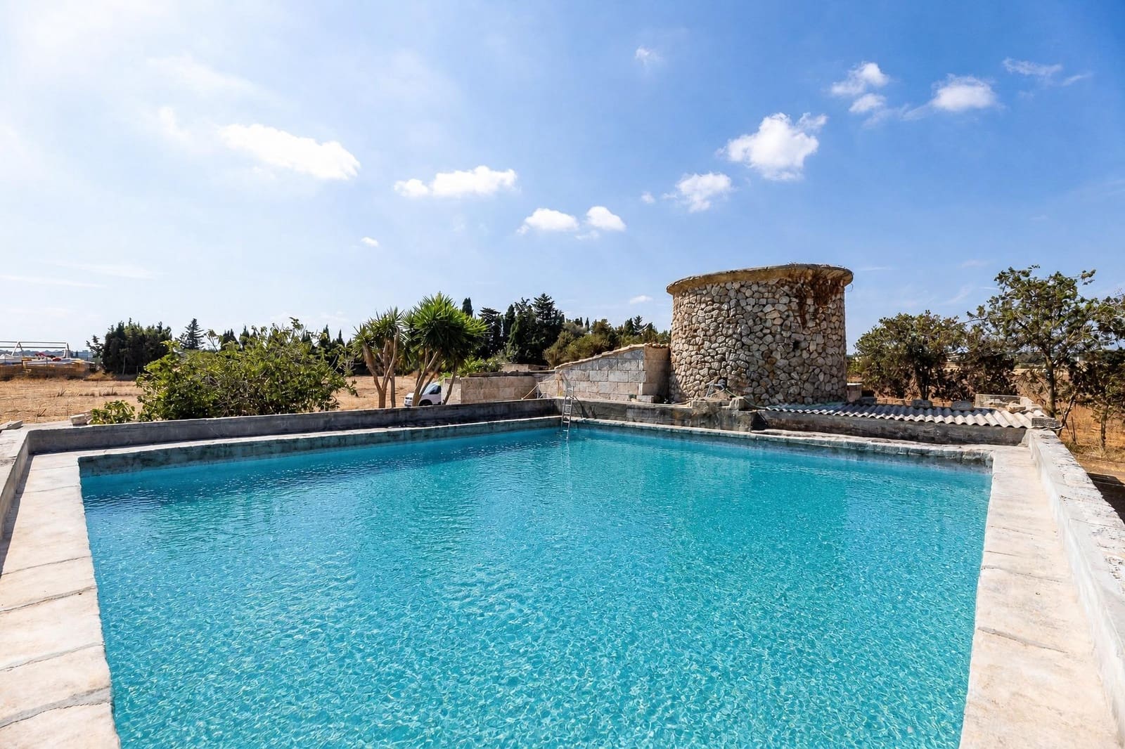 Commercial for sale in Muro - € 480,000 (Ref: 10013337)