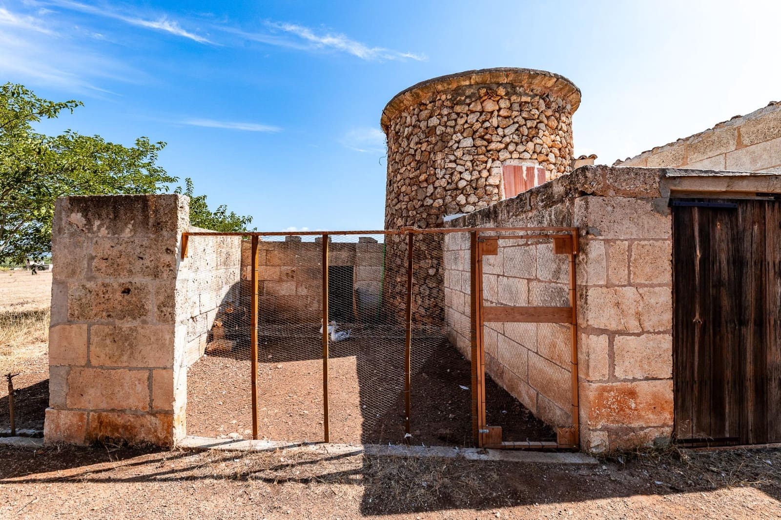 Commercial for sale in Muro - € 480,000 (Ref: 10013337)