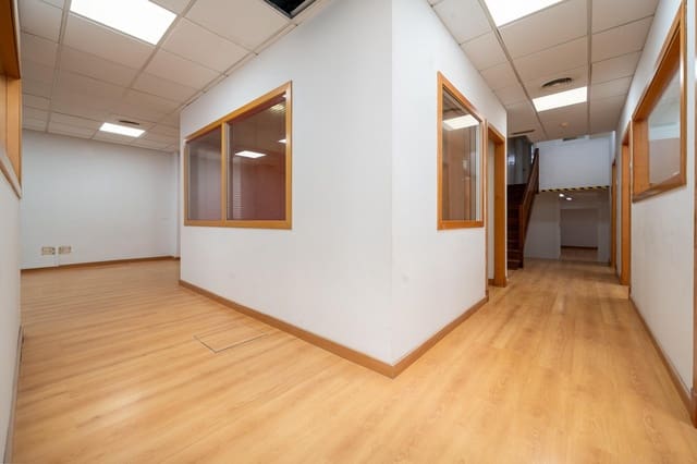 Kaupallinen vuokrattavana paikassa La Missió, Palma de Mallorca - 2 500 € (Ref: 10049260)