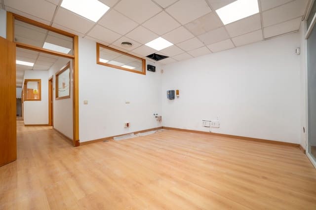 Kaupallinen vuokrattavana paikassa La Missió, Palma de Mallorca - 2 500 € (Ref: 10049260)