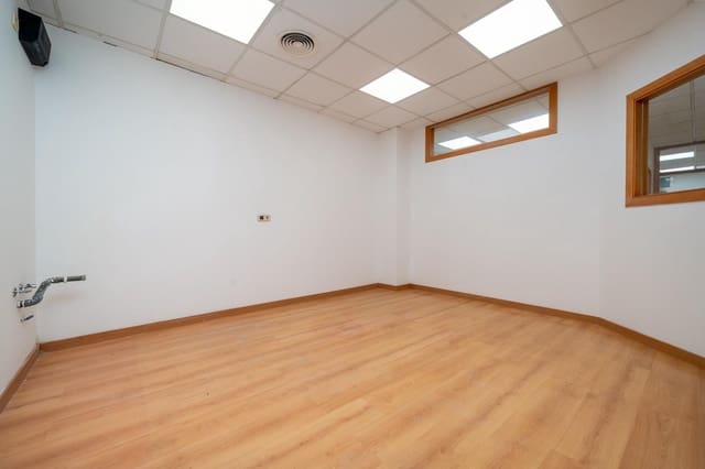 Kaupallinen vuokrattavana paikassa La Missió, Palma de Mallorca - 2 500 € (Ref: 10049260)