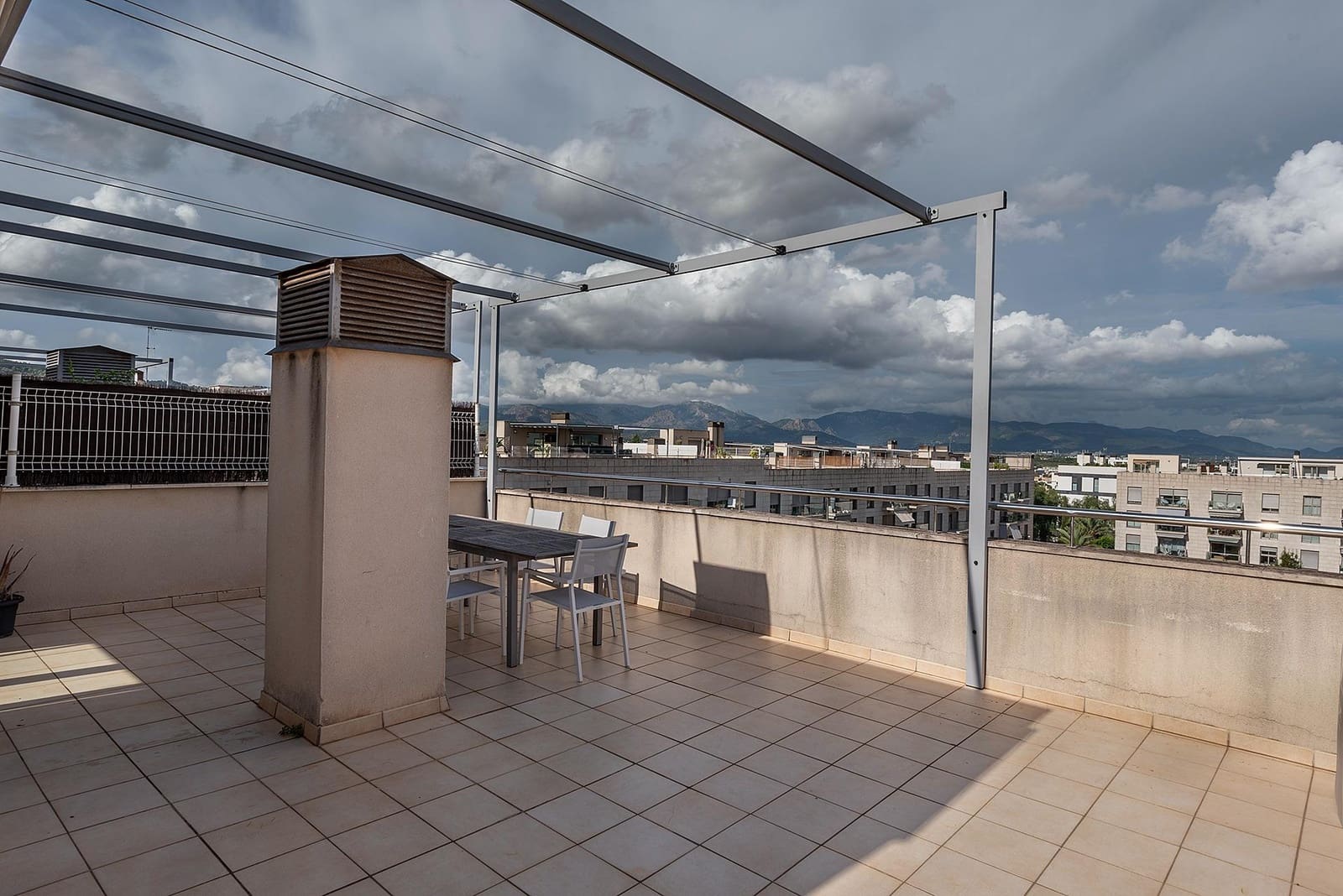 3 slaapkamer Penthouse te huur in Palma de Mallorca met zwembad garage - € 1.950 (Ref: 7825689)