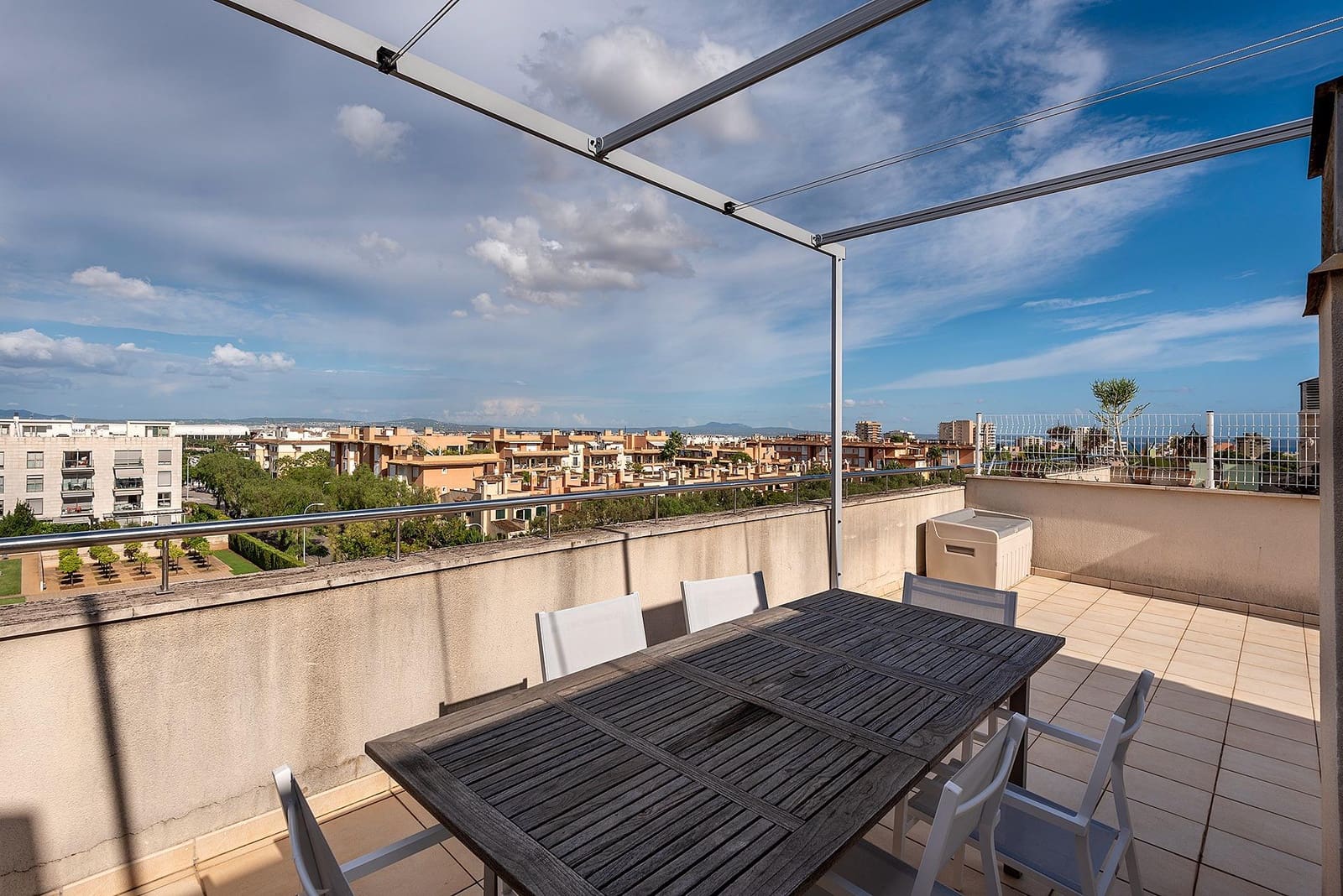 3 slaapkamer Penthouse te huur in Palma de Mallorca met zwembad garage - € 1.950 (Ref: 7825689)