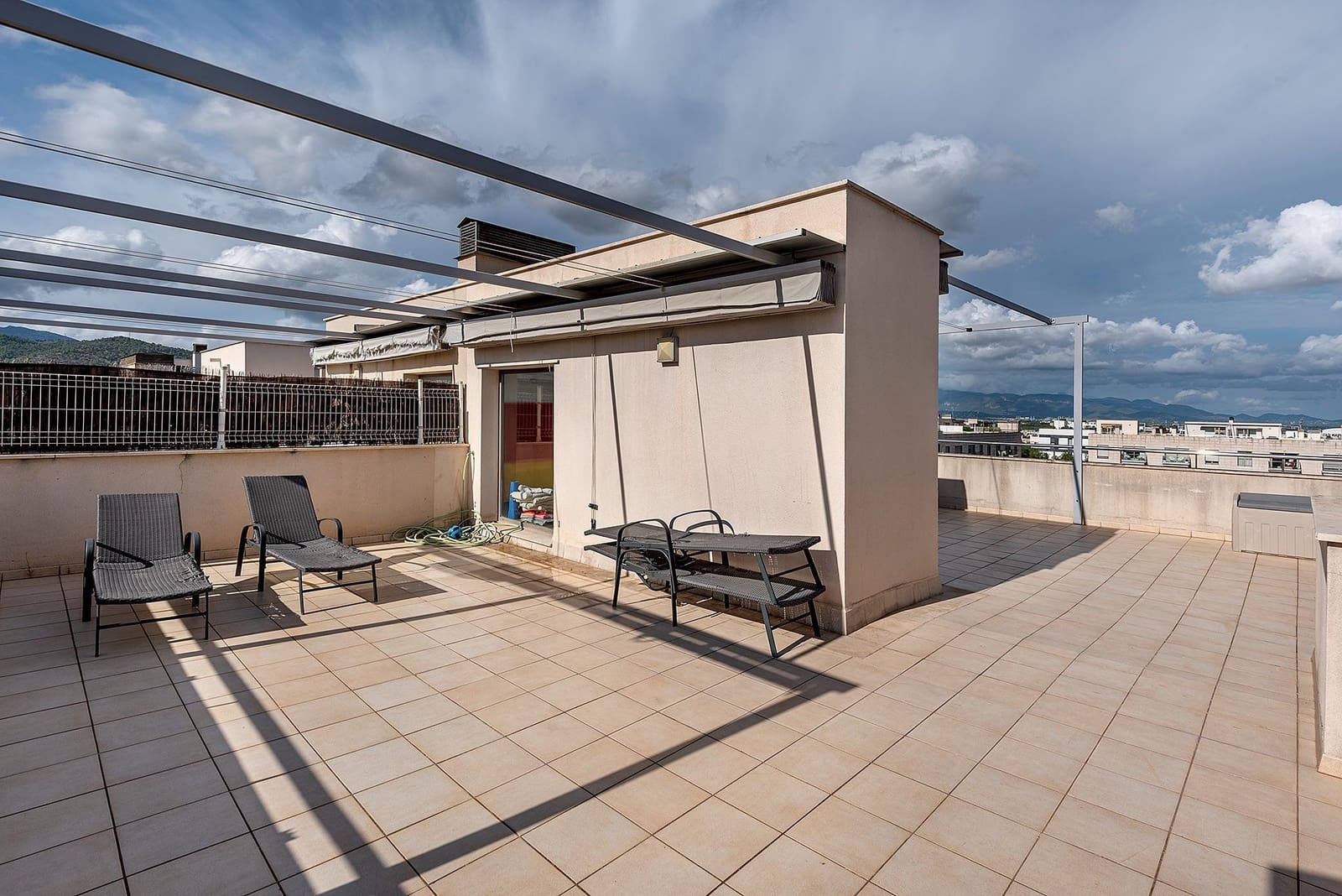 3 slaapkamer Penthouse te huur in Palma de Mallorca met zwembad garage - € 1.950 (Ref: 7825689)