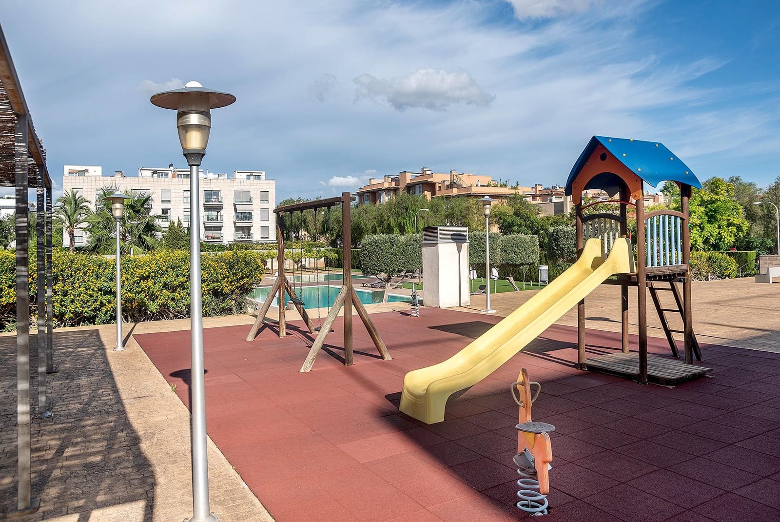 3 slaapkamer Penthouse te huur in Palma de Mallorca met zwembad garage - € 1.950 (Ref: 7825689)