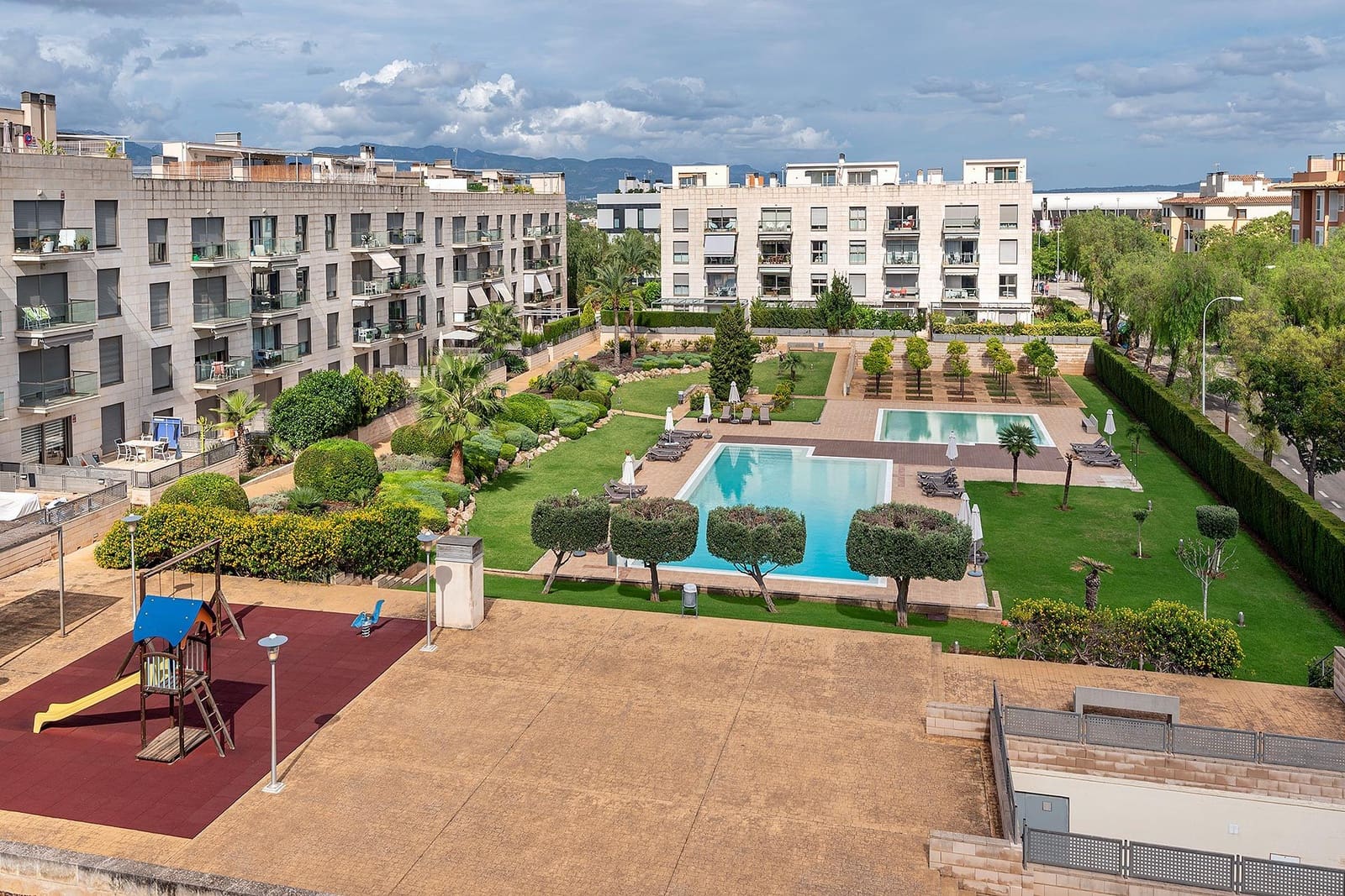3 slaapkamer Penthouse te huur in Palma de Mallorca met zwembad garage - € 1.950 (Ref: 7825689)
