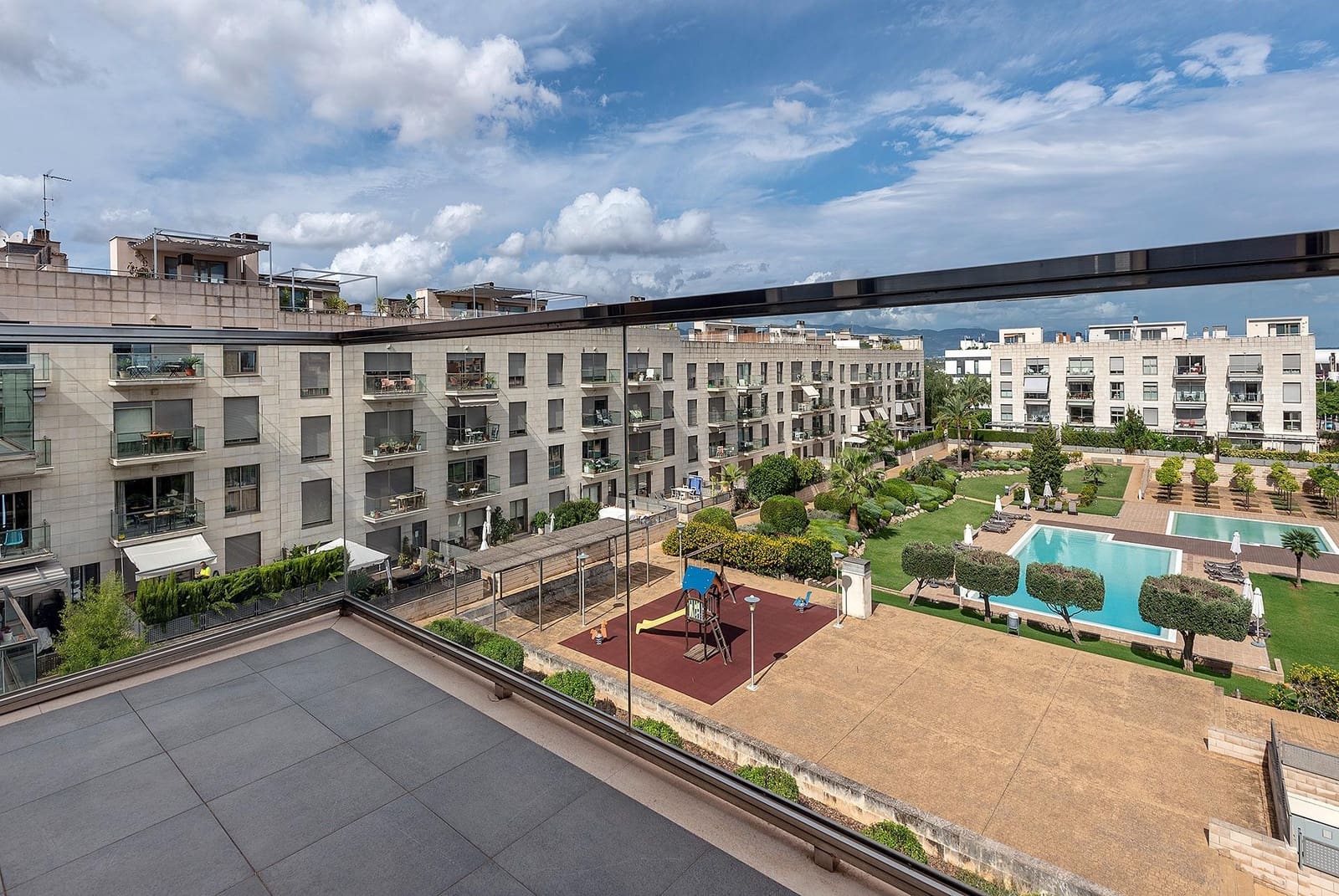 3 slaapkamer Penthouse te huur in Palma de Mallorca met zwembad garage - € 1.950 (Ref: 7825689)