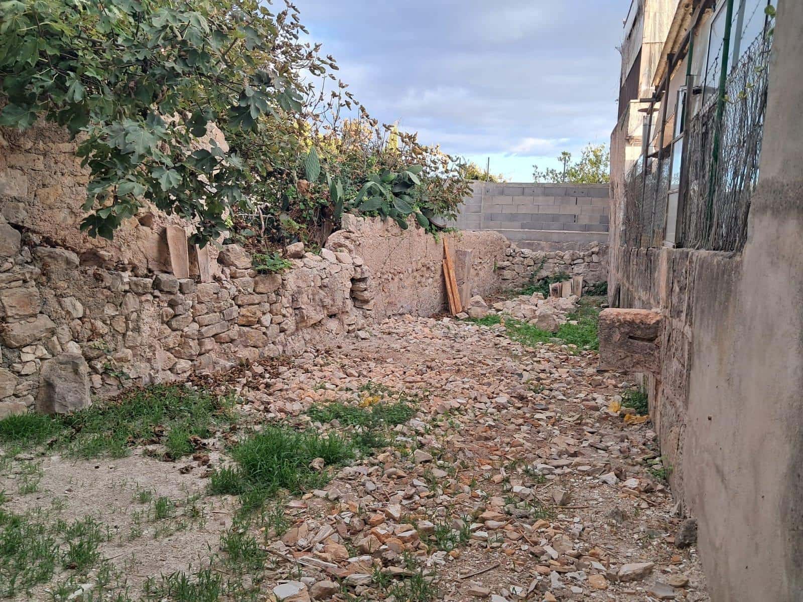 Townhouse for sale in Sant Joan - € 179,000 (Ref: 9375262)