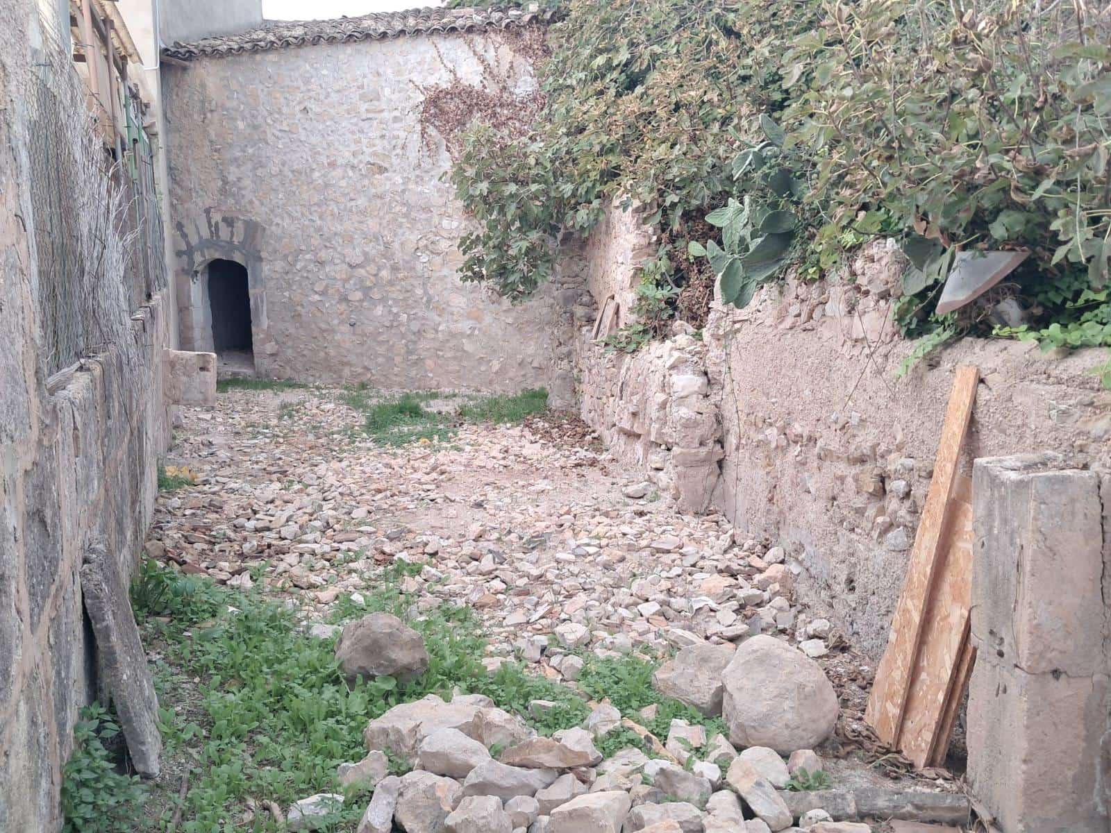 Townhouse for sale in Sant Joan - € 179,000 (Ref: 9375262)