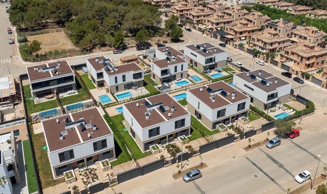 4 bedroom Semi-detached Villa for sale in Llucmajor with pool - € 850,000 (Ref: 9431033)