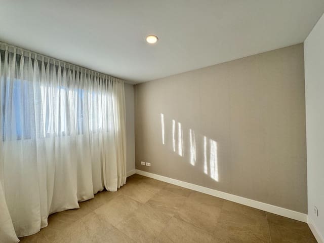 4 quarto Moradia Geminada para venda em Llucmajor com piscina - 850 000 € (Ref: 9431033)