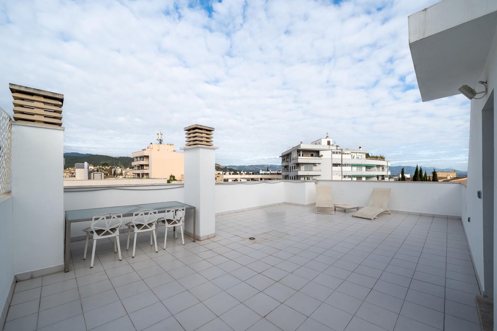 3 makuuhuone Kattohuoneisto vuokrattavana paikassa Palma de Mallorca mukana 
autotalli - 2 200 € (Ref: 9482008)