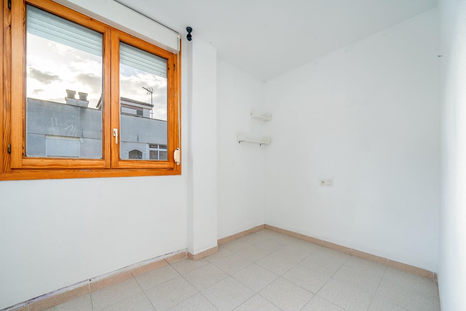 3 bedroom Flat for sale in Palma de Mallorca with garage - € 283,000 (Ref: 9508812)