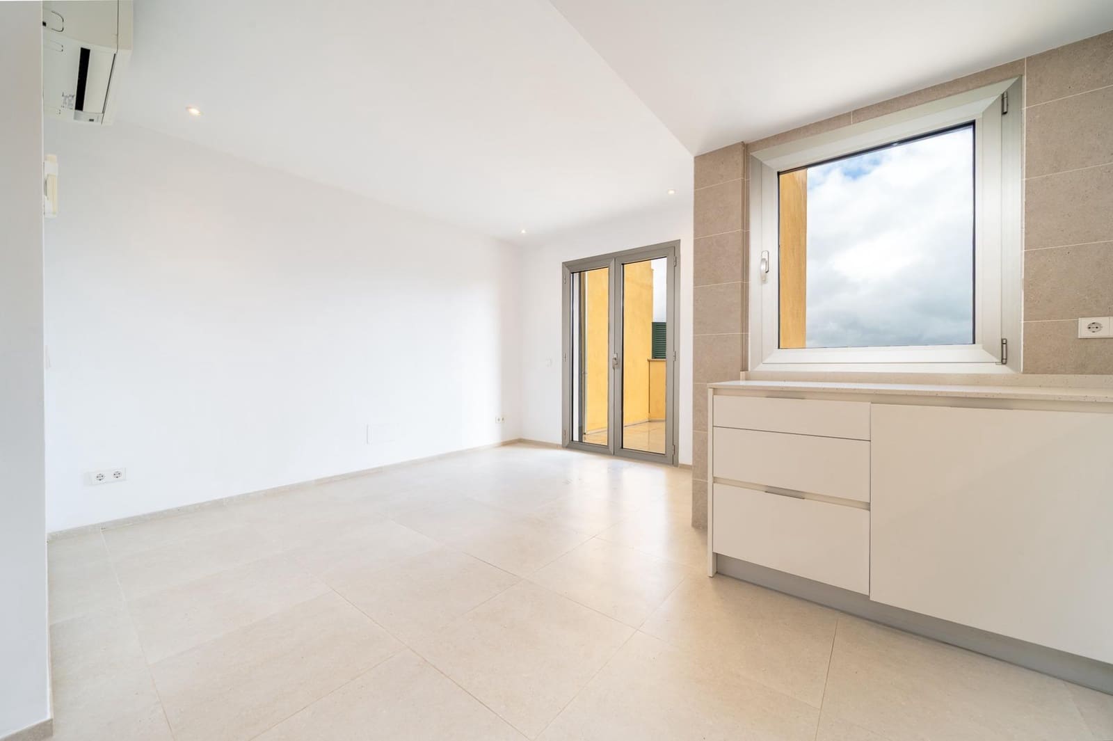 2 sypialnia Dom szeregowy do wynajęcia w Genova z garażem - 1 650 € (Ref: 9571085)