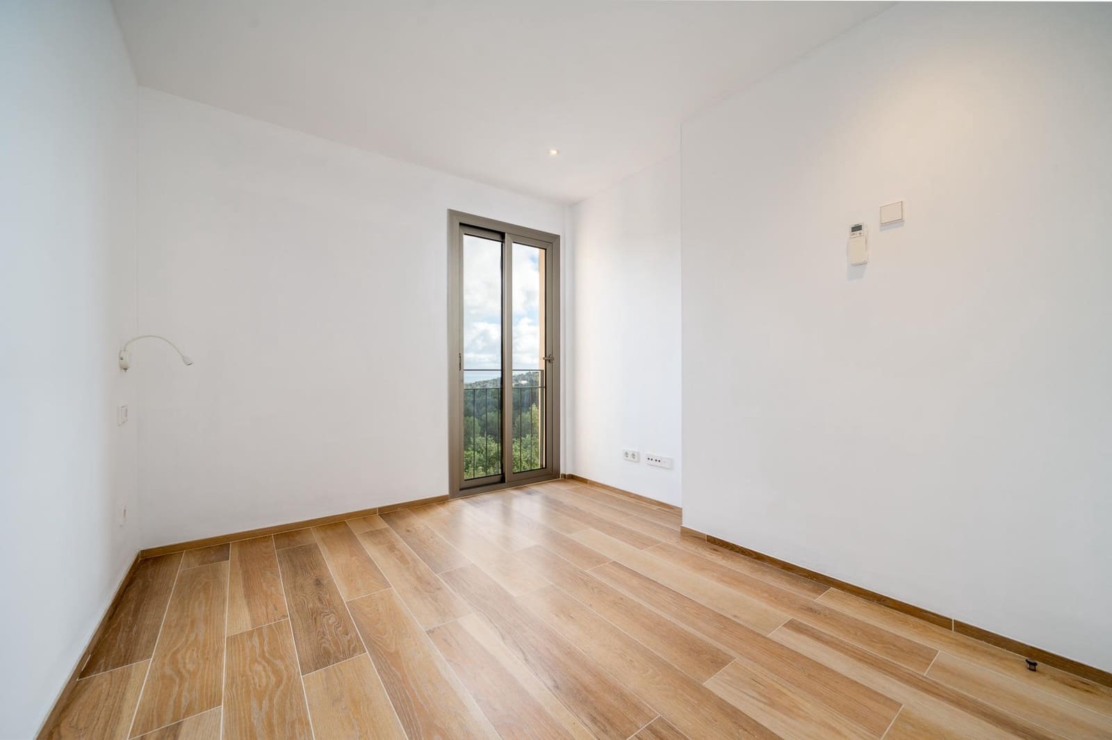 2 sypialnia Dom szeregowy do wynajęcia w Genova z garażem - 1 650 € (Ref: 9571085)