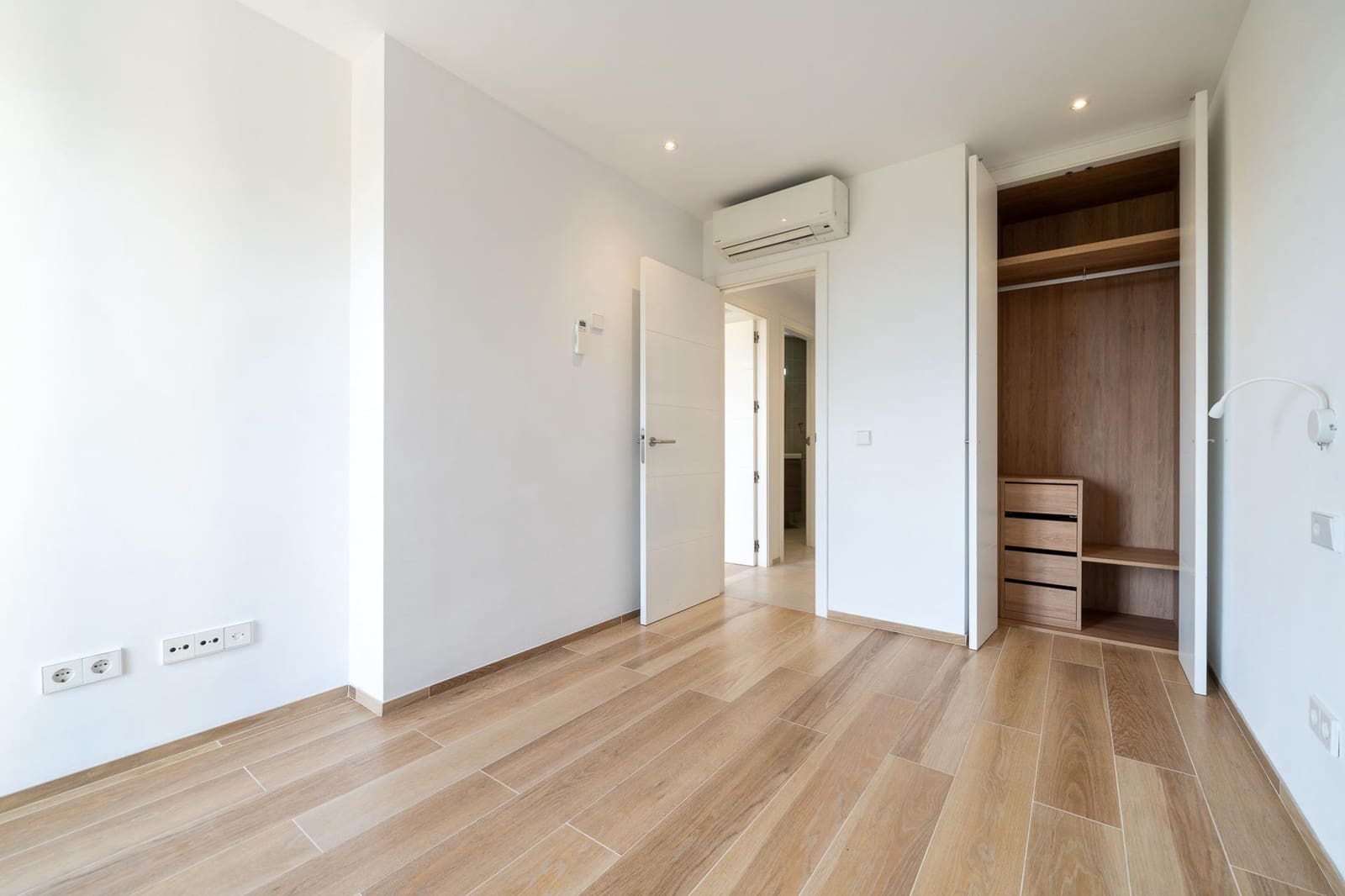 2 sypialnia Dom szeregowy do wynajęcia w Genova z garażem - 1 650 € (Ref: 9571085)