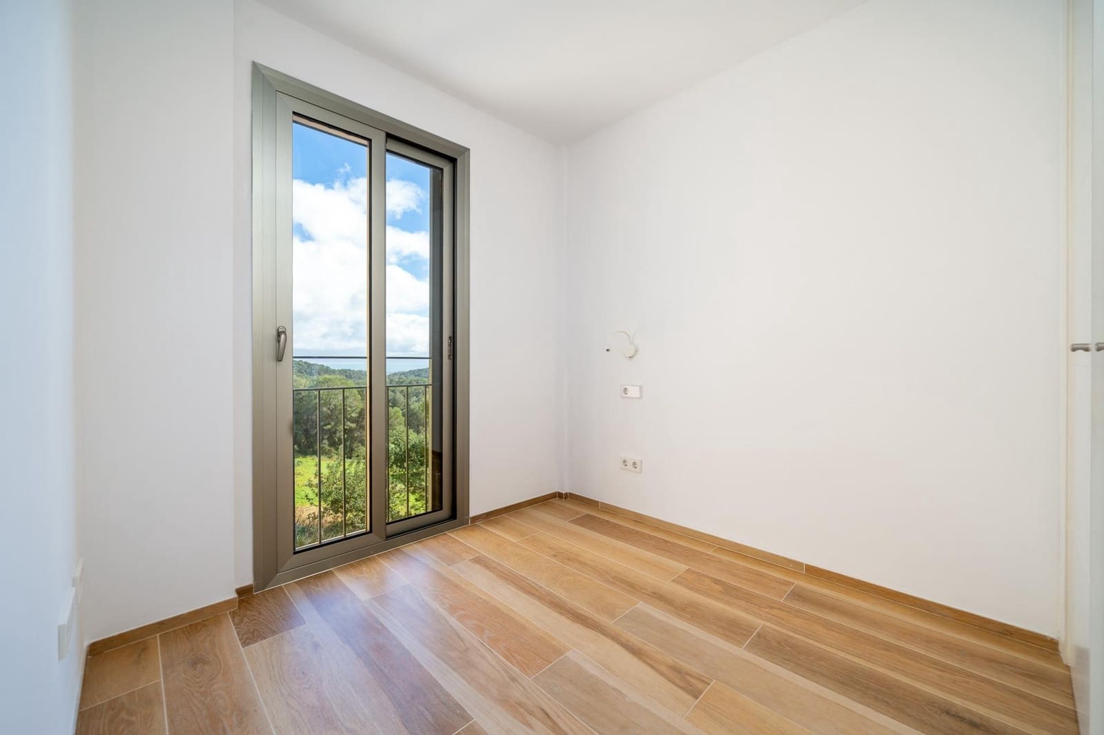 2 sypialnia Dom szeregowy do wynajęcia w Genova z garażem - 1 650 € (Ref: 9571085)