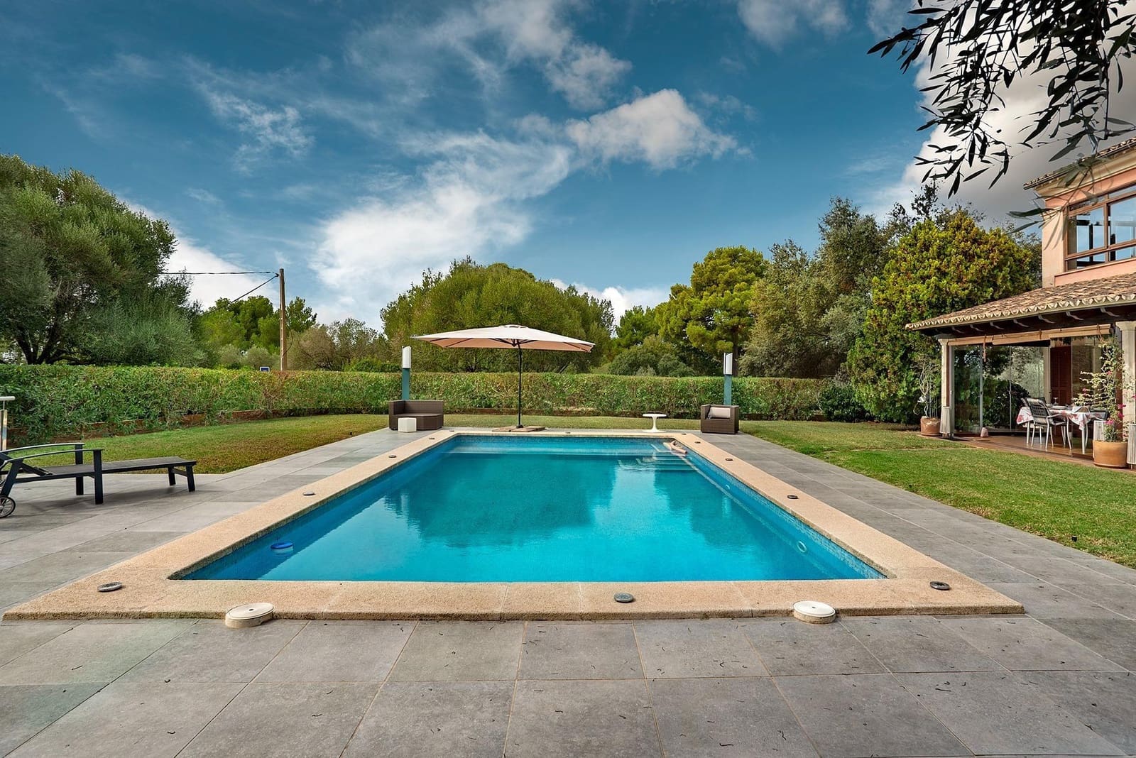 5 sovrum Villa till salu i Puntiro med pool garage - 1 600 000 € (Ref: 9637500)