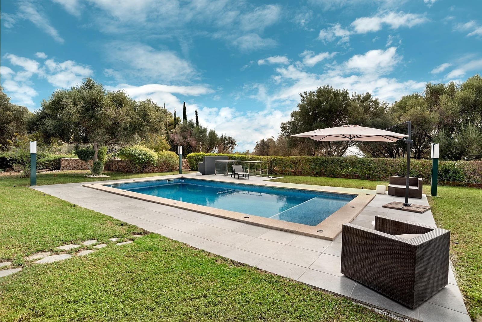 5 sovrum Villa till salu i Puntiro med pool garage - 1 600 000 € (Ref: 9637500)