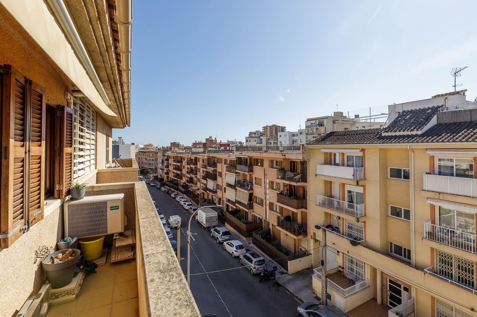 3 bedroom Flat for sale in Palma de Mallorca with garage - € 398,000 (Ref: 9726590)