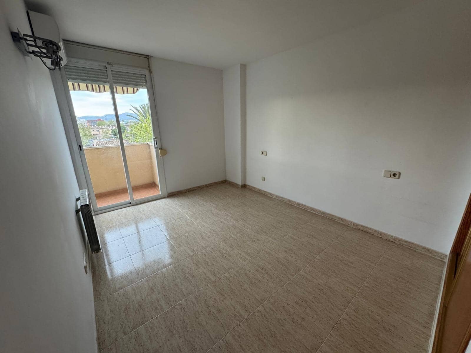 3 bedroom Flat for rent in Palma de Mallorca with pool garage - € 1,800 (Ref: 9738487)