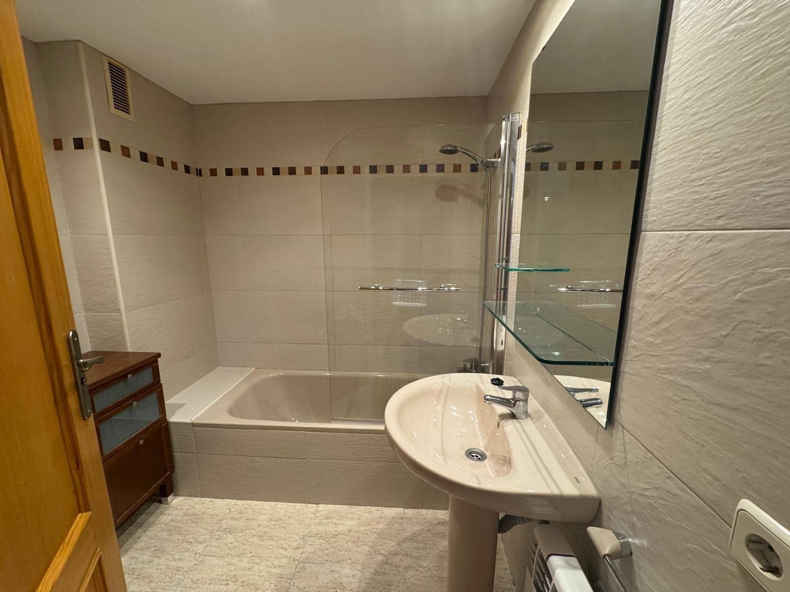 3 bedroom Flat for rent in Palma de Mallorca with pool garage - € 1,800 (Ref: 9738487)