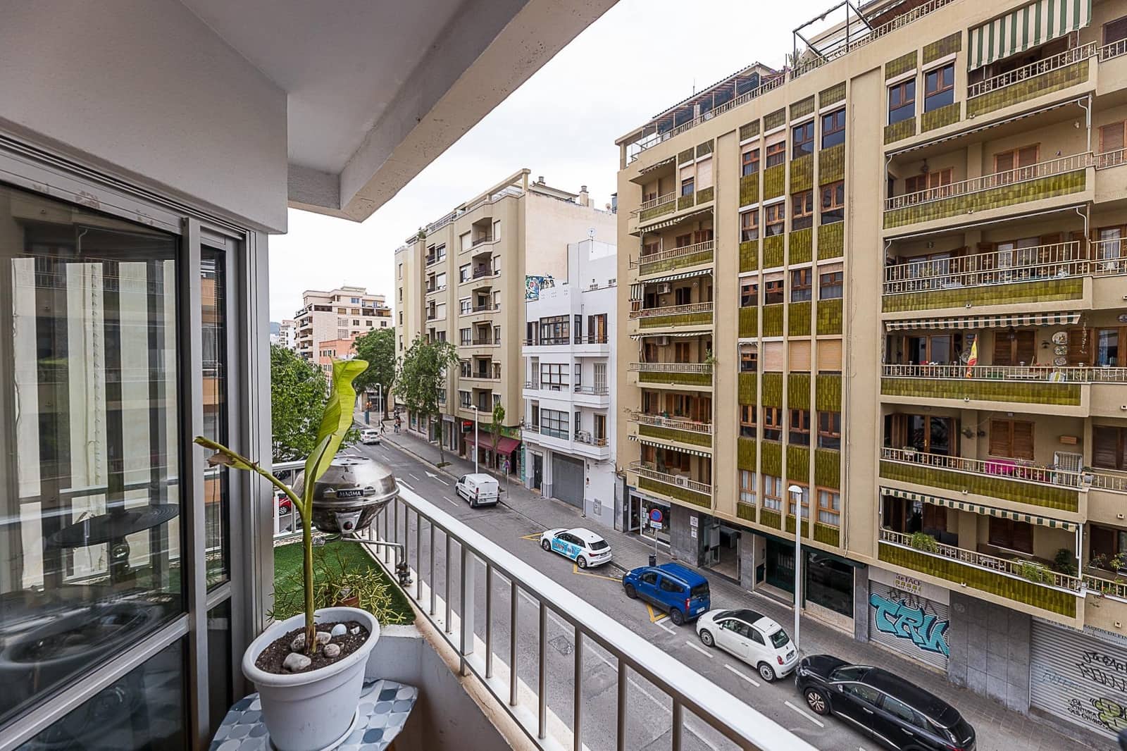 2 bedroom Flat for sale in Palma de Mallorca - € 300,000 (Ref: 9849291)