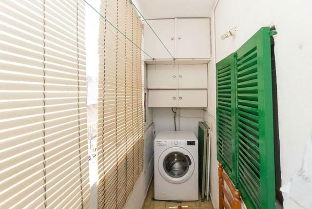 Piso de 3 habitaciones en Pere Garau, Palma de Mallorca en venta - 240.000 € (Ref: 9907503)
