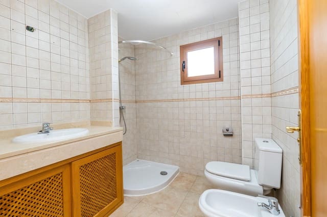 3 soverom Rekkehus til leie i Palma de Mallorca med garasje - € 2 300 (Ref: 9973281)