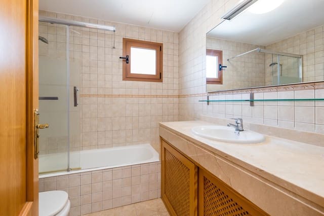 3 soverom Rekkehus til leie i Palma de Mallorca med garasje - € 2 300 (Ref: 9973281)