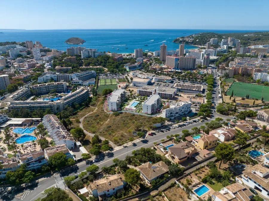 Piso de 2 habitaciones en Palmanova en venta con piscina garaje - 596.000 € (Ref: 9975372)
