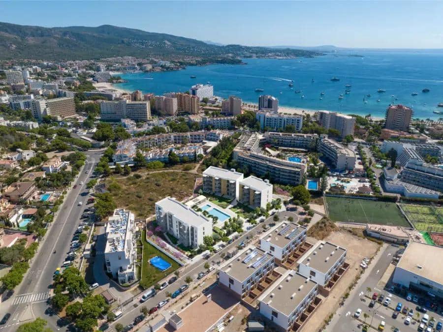 Piso de 2 habitaciones en Palmanova en venta con piscina garaje - 596.000 € (Ref: 9975372)