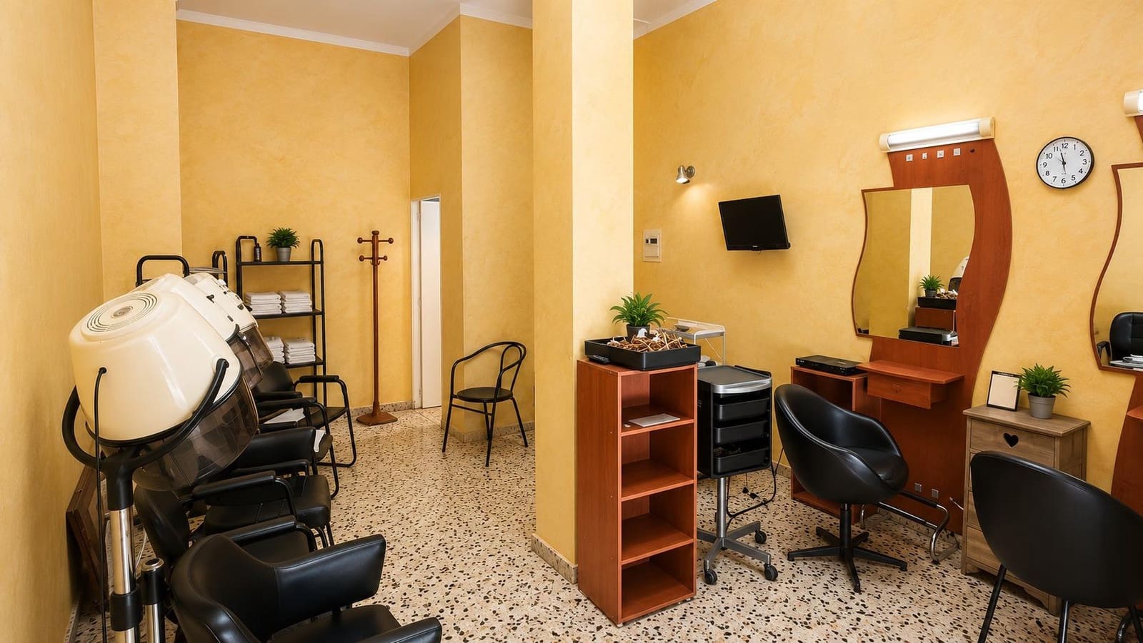 Kommersiell til salgs i Palma de Mallorca - € 80 000 (Ref: 9984956)