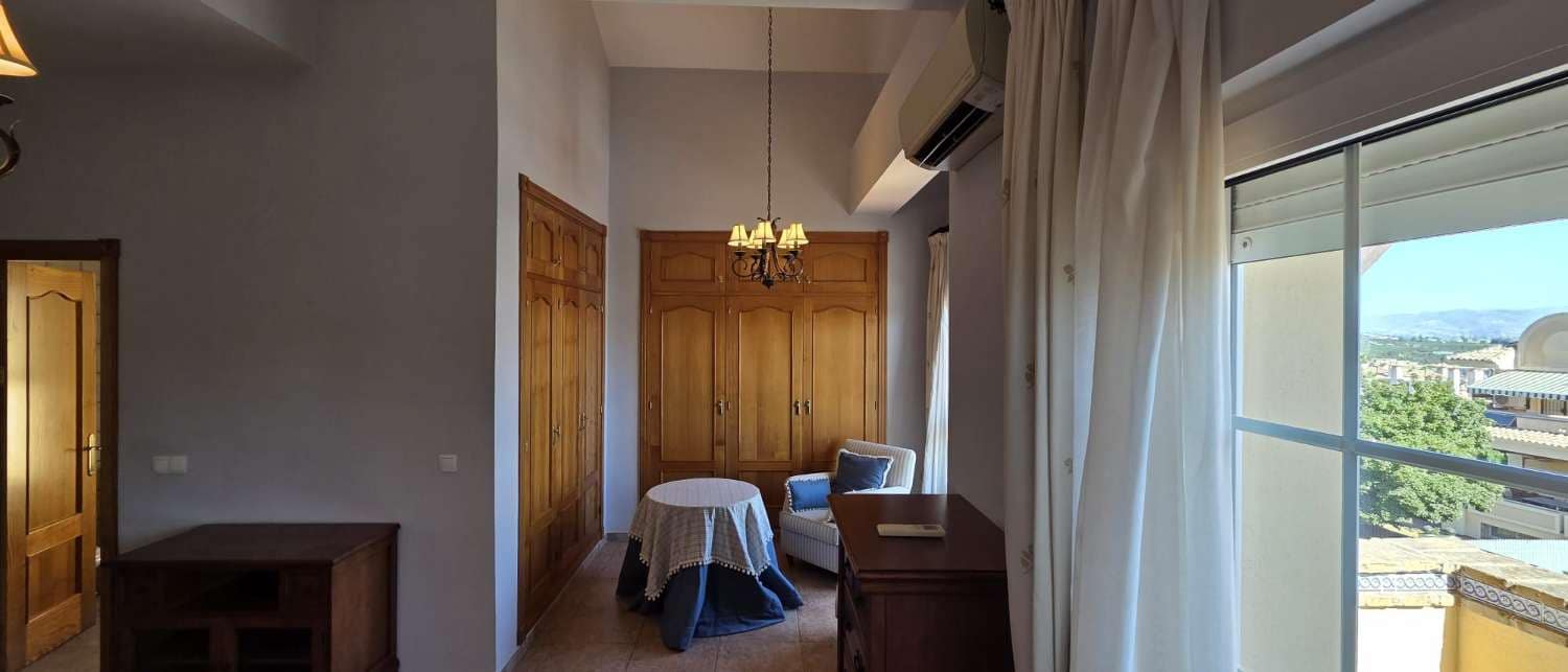 5 soveværelse Semi-Rækkehus til salg i Alhaurin de la Torre - € 645.000 (Ref: 10004978)
