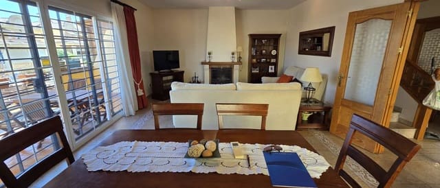 5 soveværelse Semi-Rækkehus til salg i Alhaurín de la Torre - € 645.000 (Ref: 10004978)