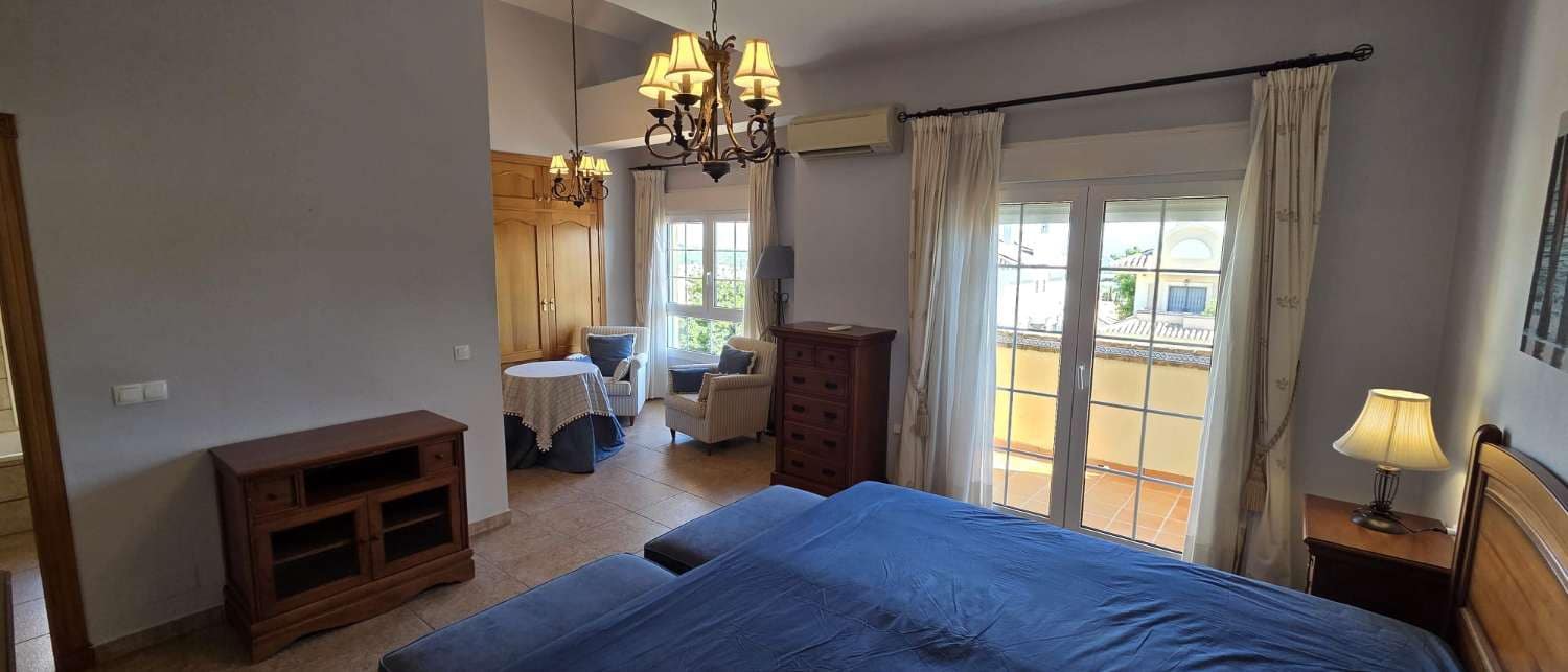 5 soveværelse Semi-Rækkehus til salg i Alhaurin de la Torre - € 645.000 (Ref: 10004978)