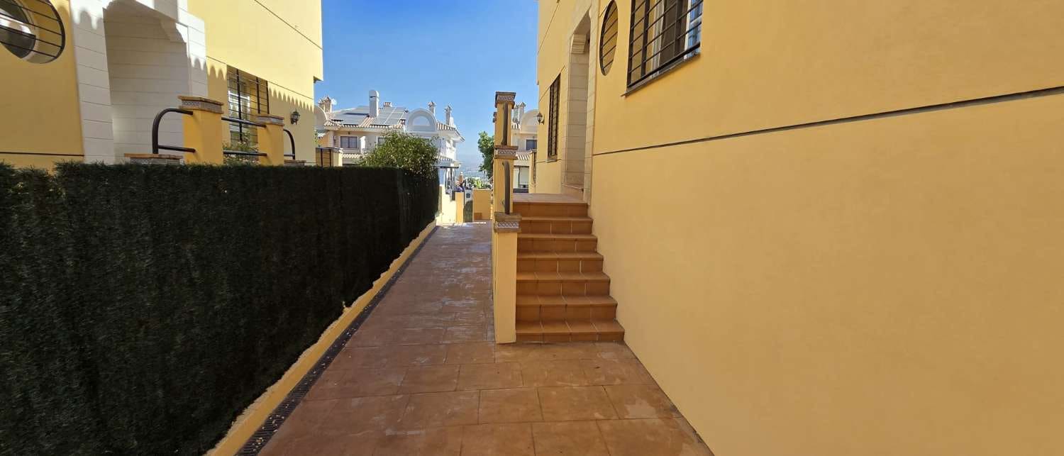 5 soveværelse Semi-Rækkehus til salg i Alhaurin de la Torre - € 645.000 (Ref: 10004978)